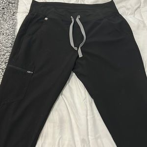 Like new Figs brand Zamora jogger style scrub pants. Medium Petite.
